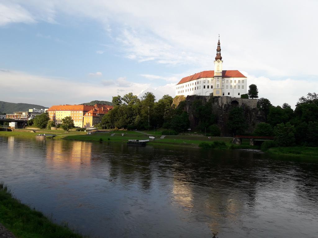 Apartments Rose Garden Decin Luaran gambar